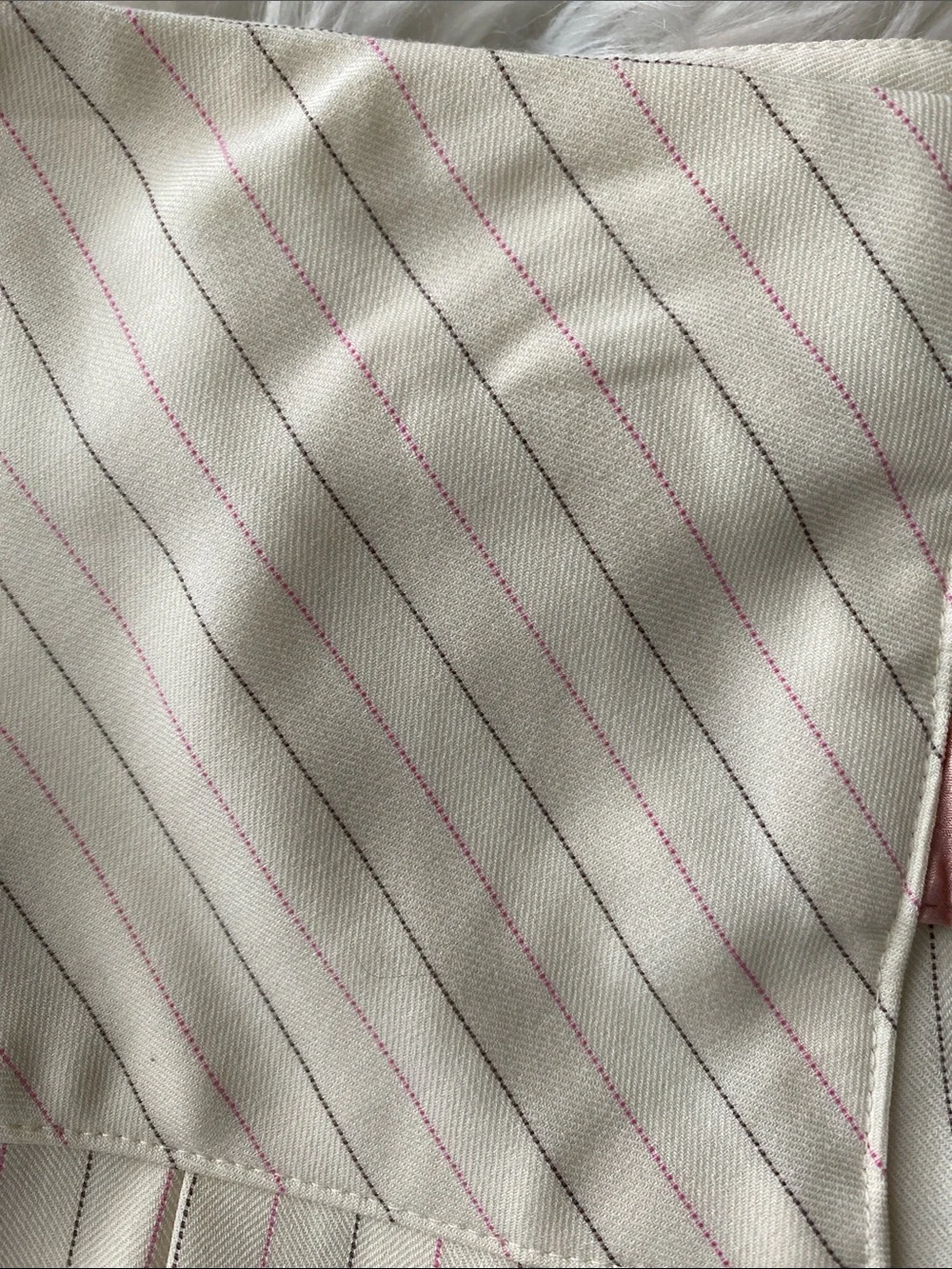 Diane Von furstenburg Cream Pleated Mini Skirt with Pink Buckle Straps - Picture 4 of 6